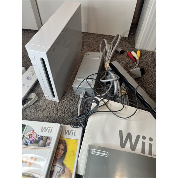 Nintendo Wii Console Bundle 2 Controllers 2 Nunchucks 4 Games & all Hook Ups - Picture 4 of 9